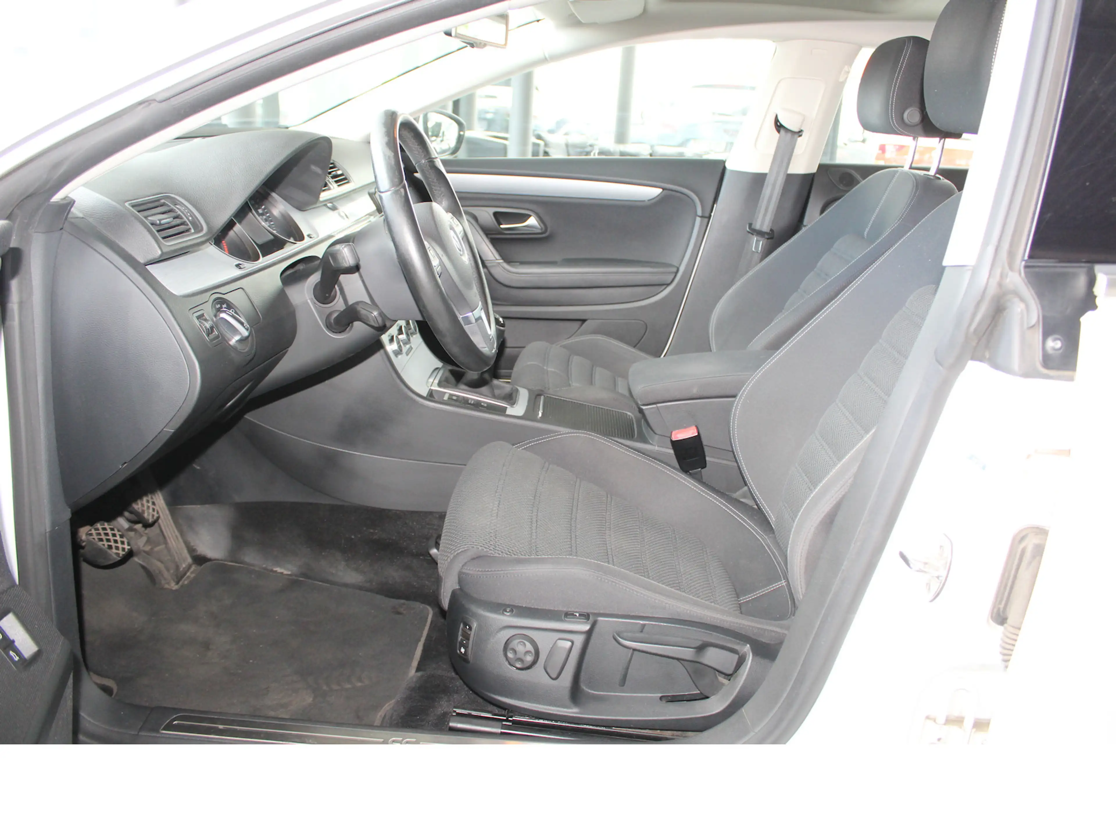 Volkswagen CC 2.0 TDI NAVI*XENON*SHZ*GLASDACH*KAM*GRA — photo 11