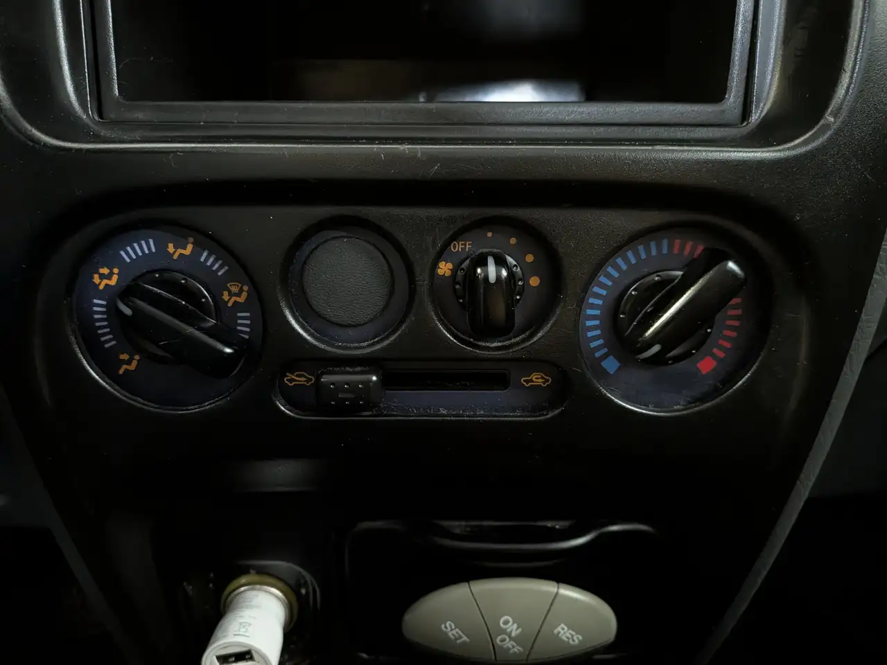 Daihatsu YRV Young RV 1.3-16V VTi Trekhaak, Stuurbekrachtiging, foto 11