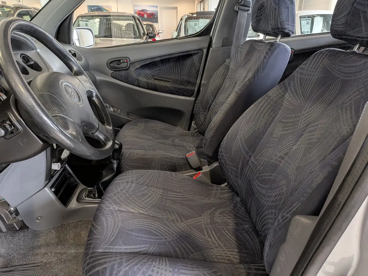 Daihatsu YRV Young RV 1.3-16V VTi Trekhaak, Stuurbekrachtiging, foto 6