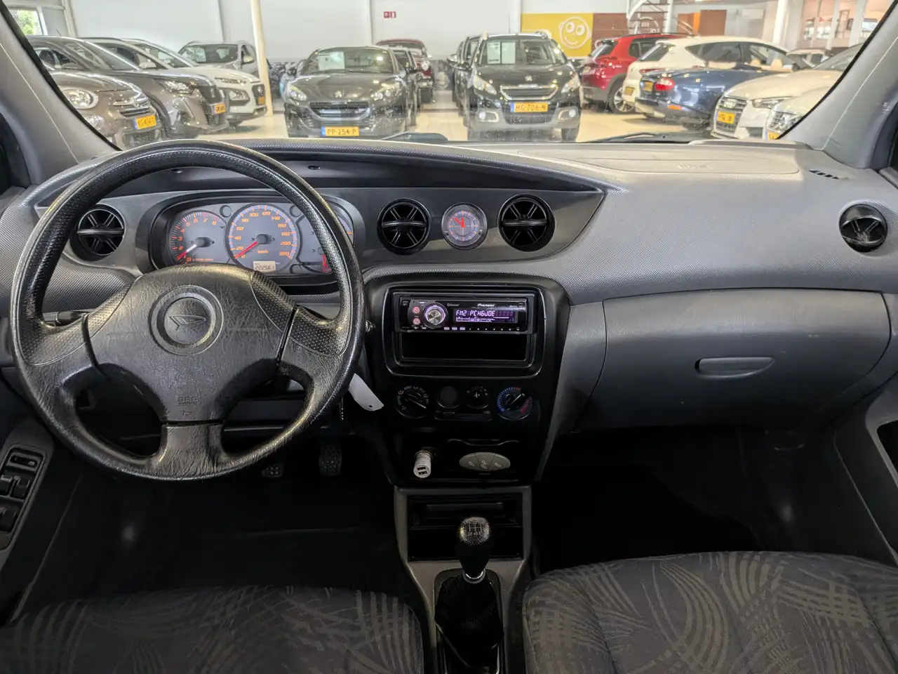 Daihatsu YRV Young RV 1.3-16V VTi Trekhaak, Stuurbekrachtiging, foto 8
