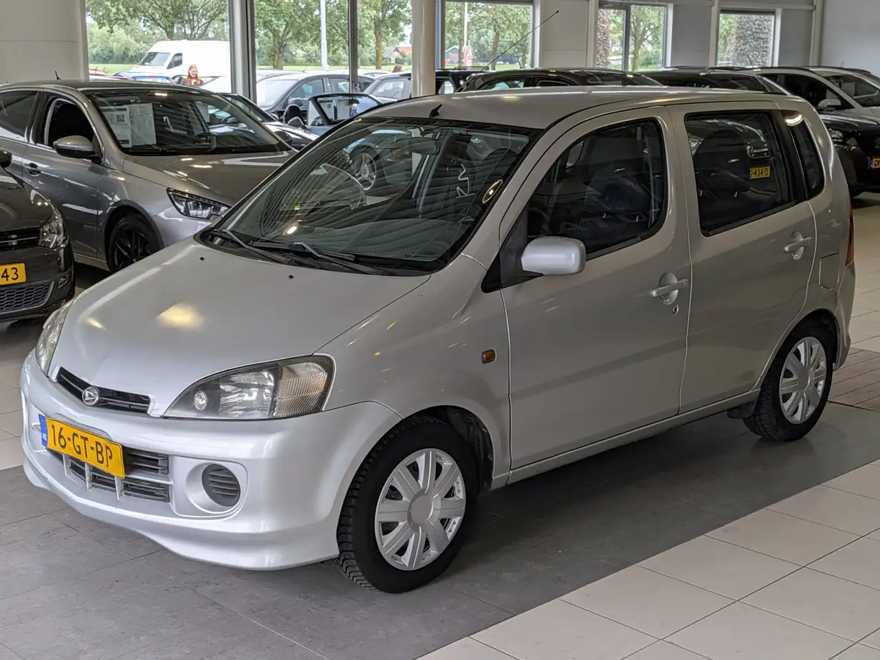Daihatsu YRV Young RV 1.3-16V VTi Trekhaak, Stuurbekrachtiging, foto 2