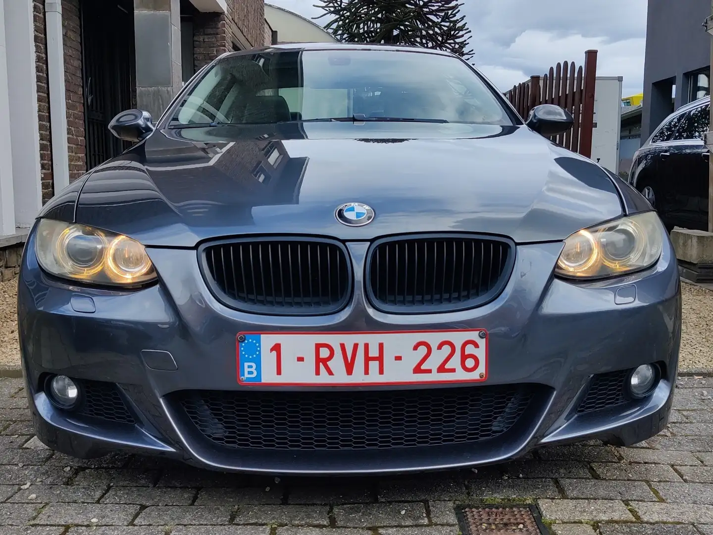 BMW 330 BMW 330i e92 M-pakket Grijs - 2