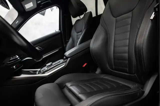 BMW 3 Series view 25