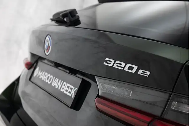 BMW 3 Series view 11