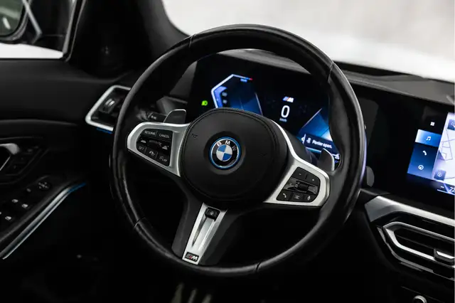 BMW 3 Series view 18