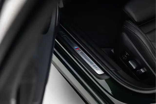 BMW 3 Series view 23