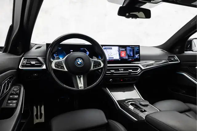 BMW 3 Series view 16