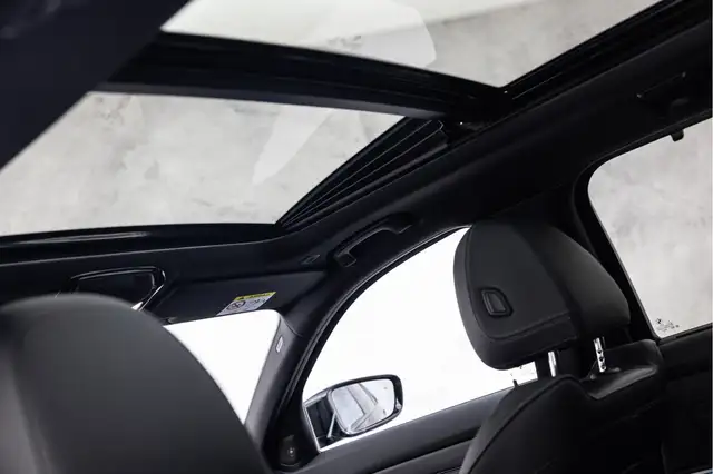 BMW 3 Series view 15
