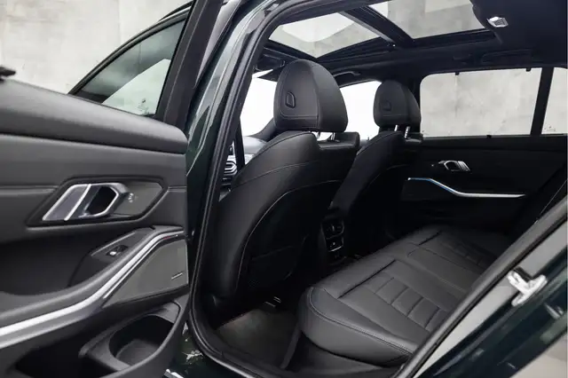 BMW 3 Series view 14