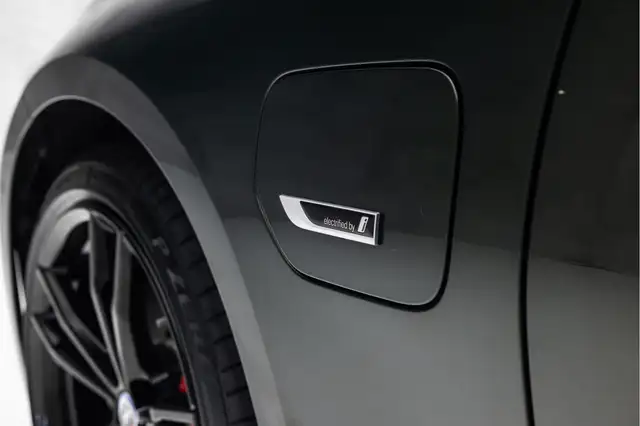 BMW 3 Series view 13