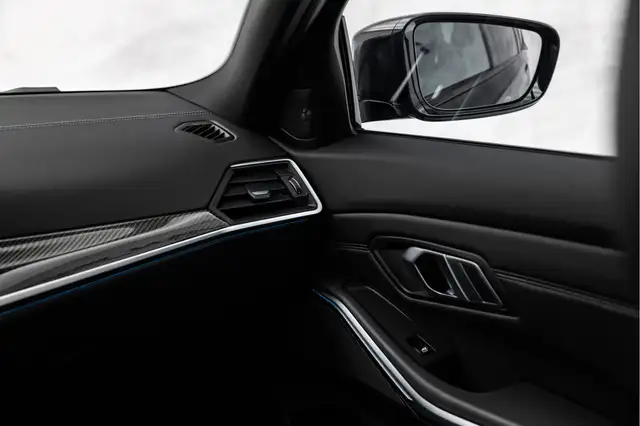 BMW 3 Series view 22
