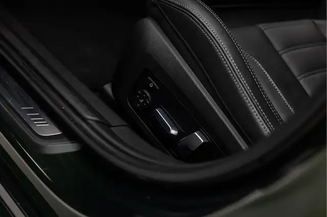BMW 3 Series view 24