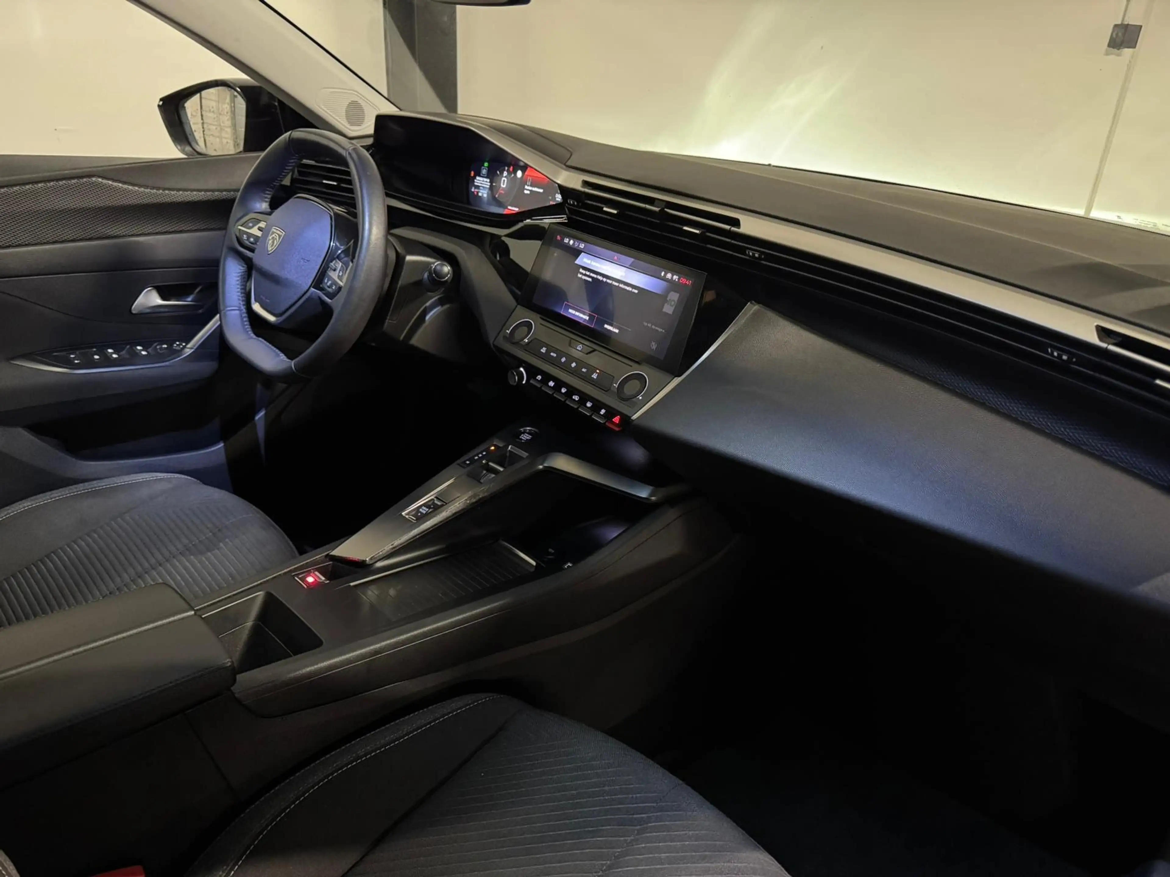 Peugeot 308 1.2 PureTech Allure Pack Business — photo 3