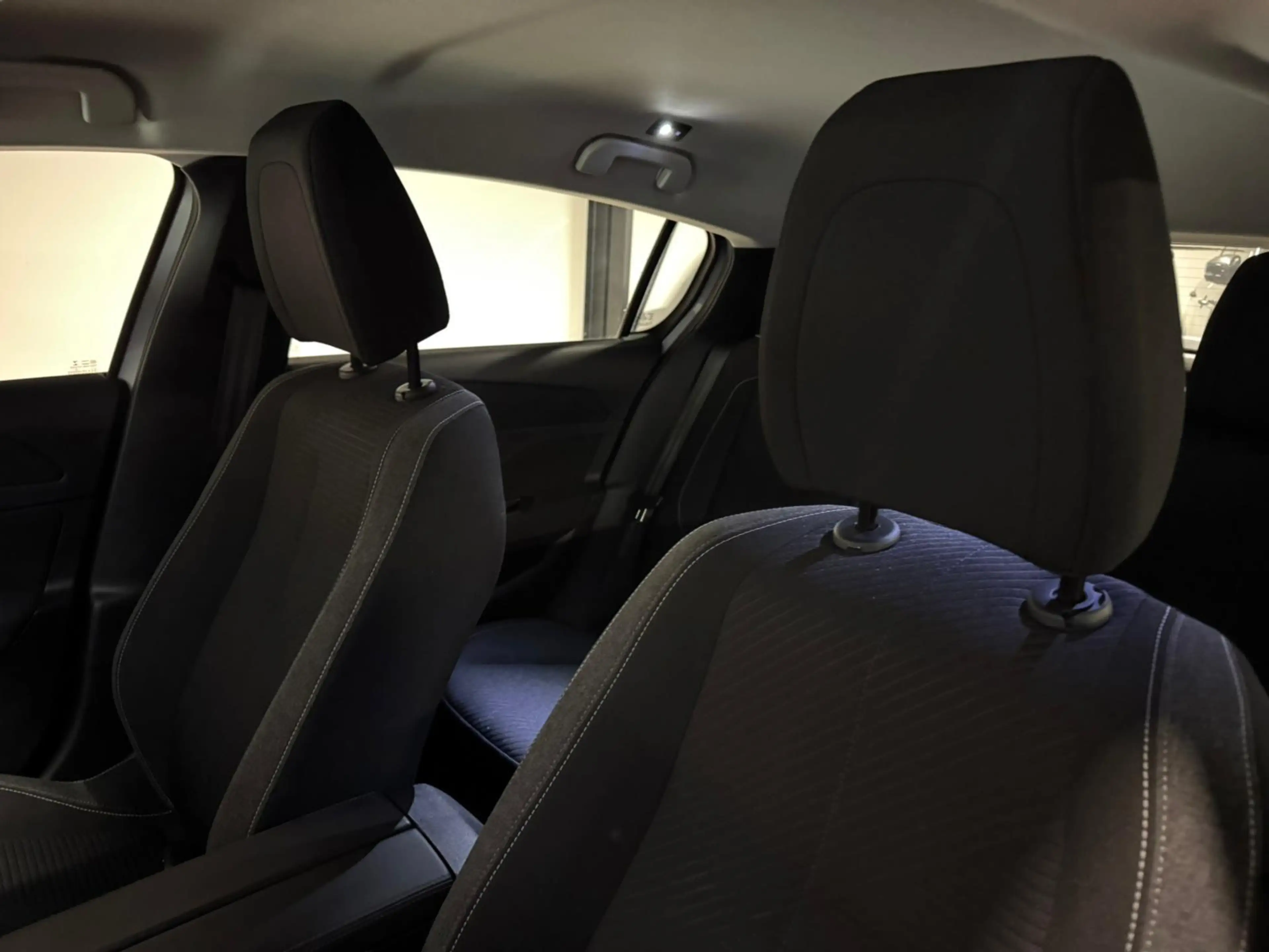Peugeot 308 1.2 PureTech Allure Pack Business — photo 13