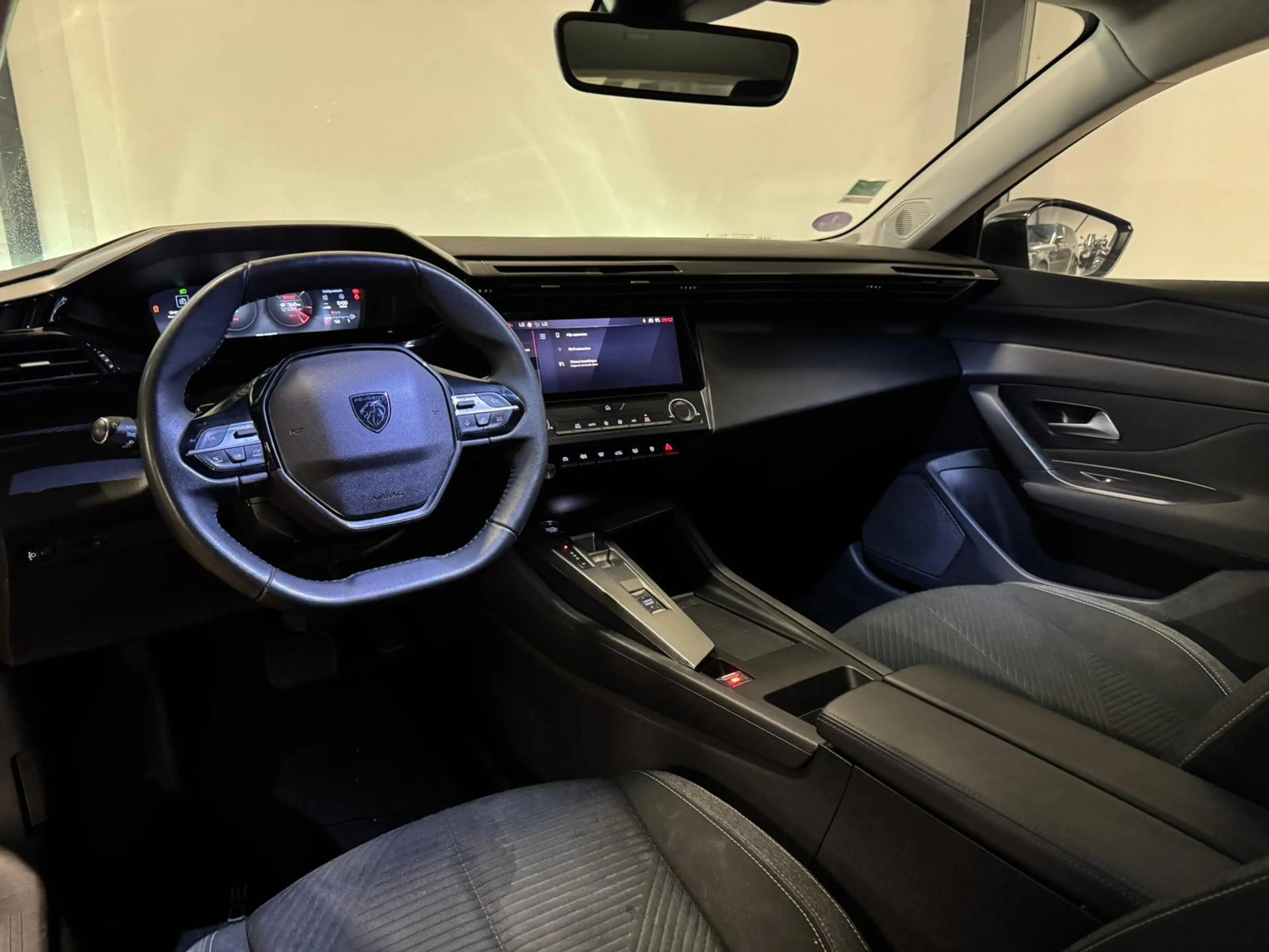 Peugeot 308 1.2 PureTech Allure Pack Business — photo 11