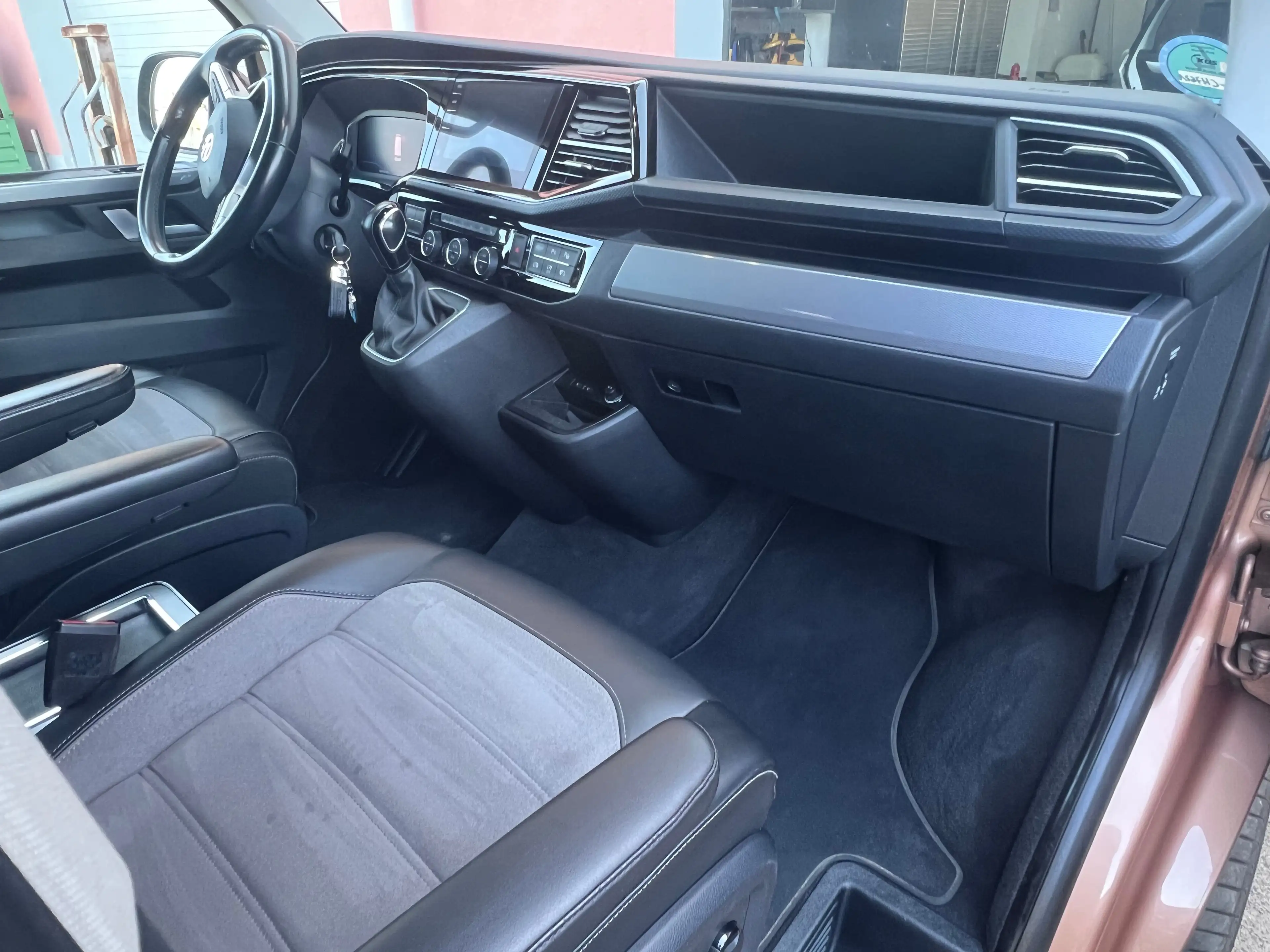 Volkswagen T6.1 Multivan Multivan Highline 4MOTION — photo 7