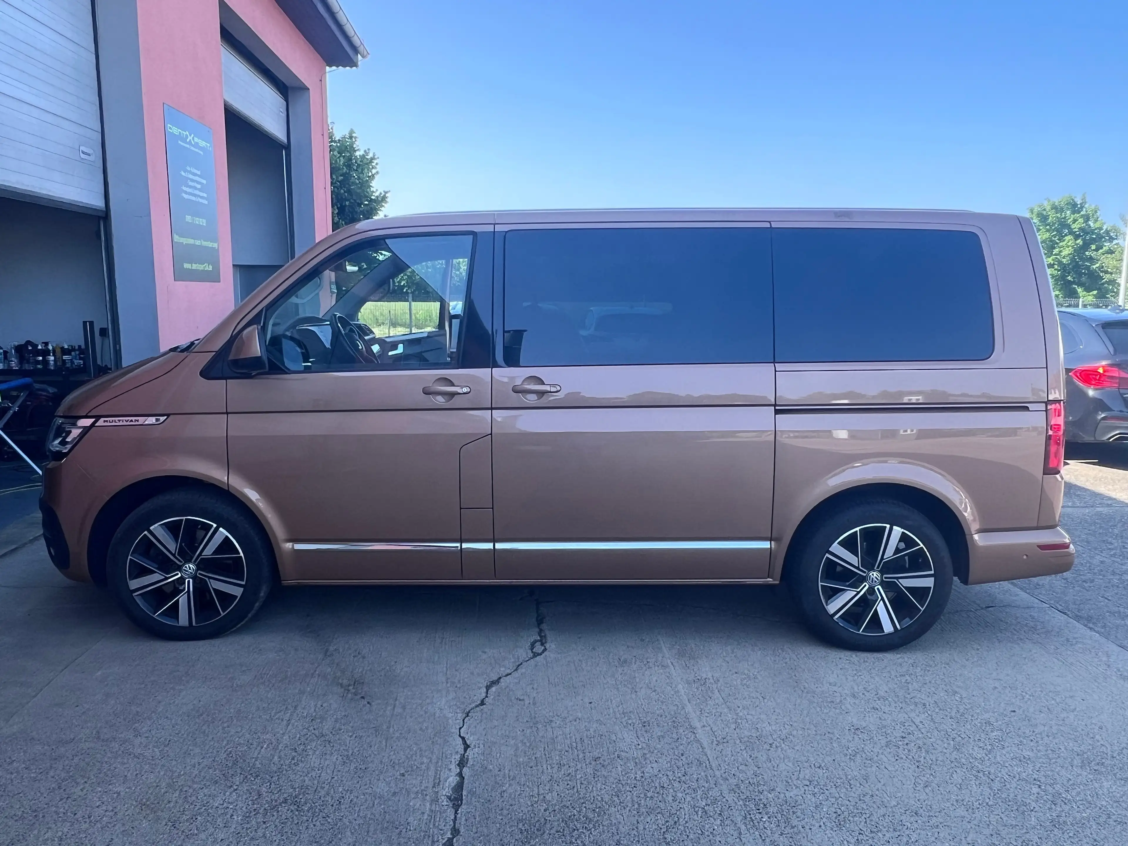 Volkswagen T6.1 Multivan Multivan Highline 4MOTION — photo 3