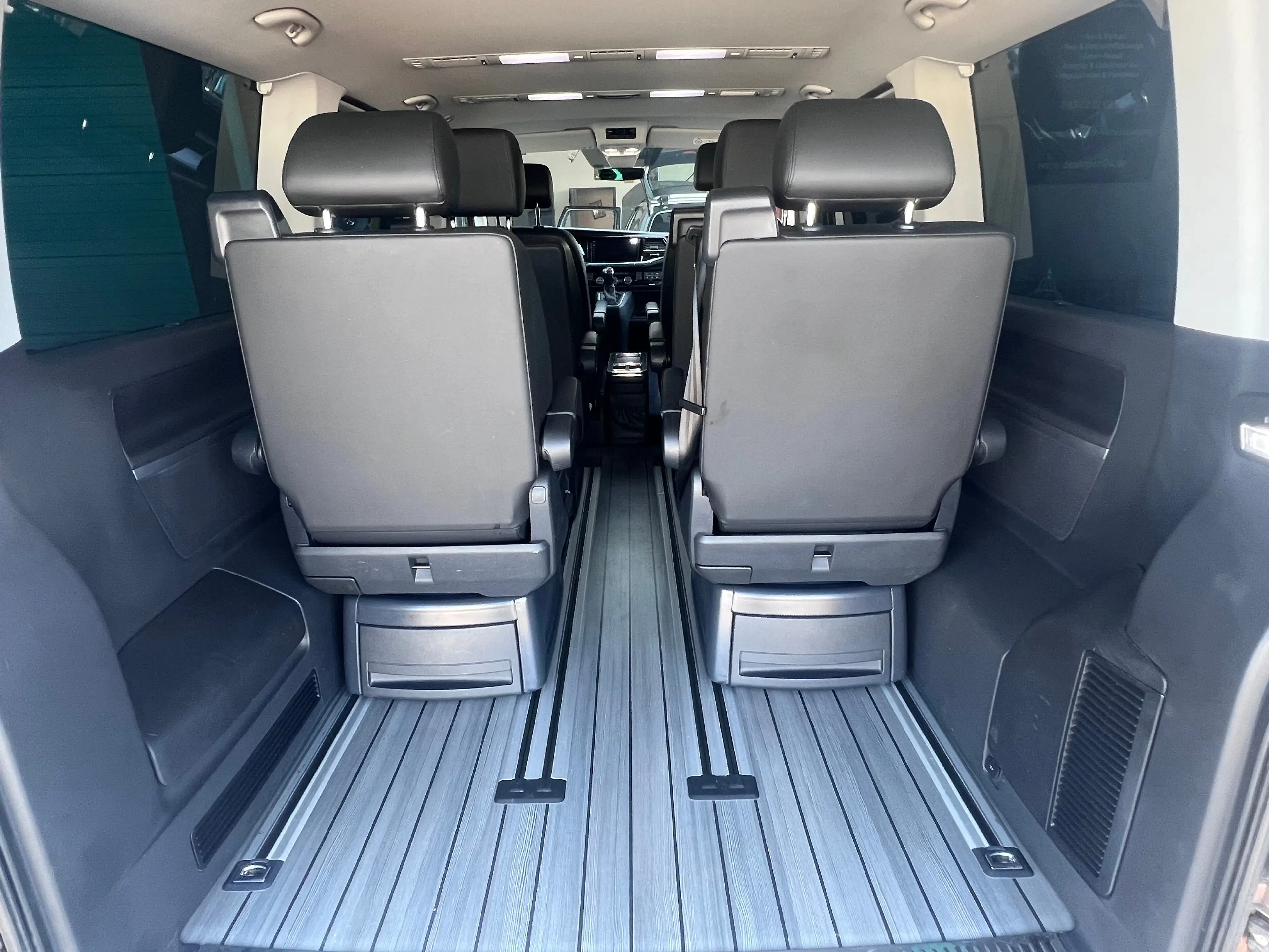 Volkswagen T6.1 Multivan Multivan Highline 4MOTION — photo 11