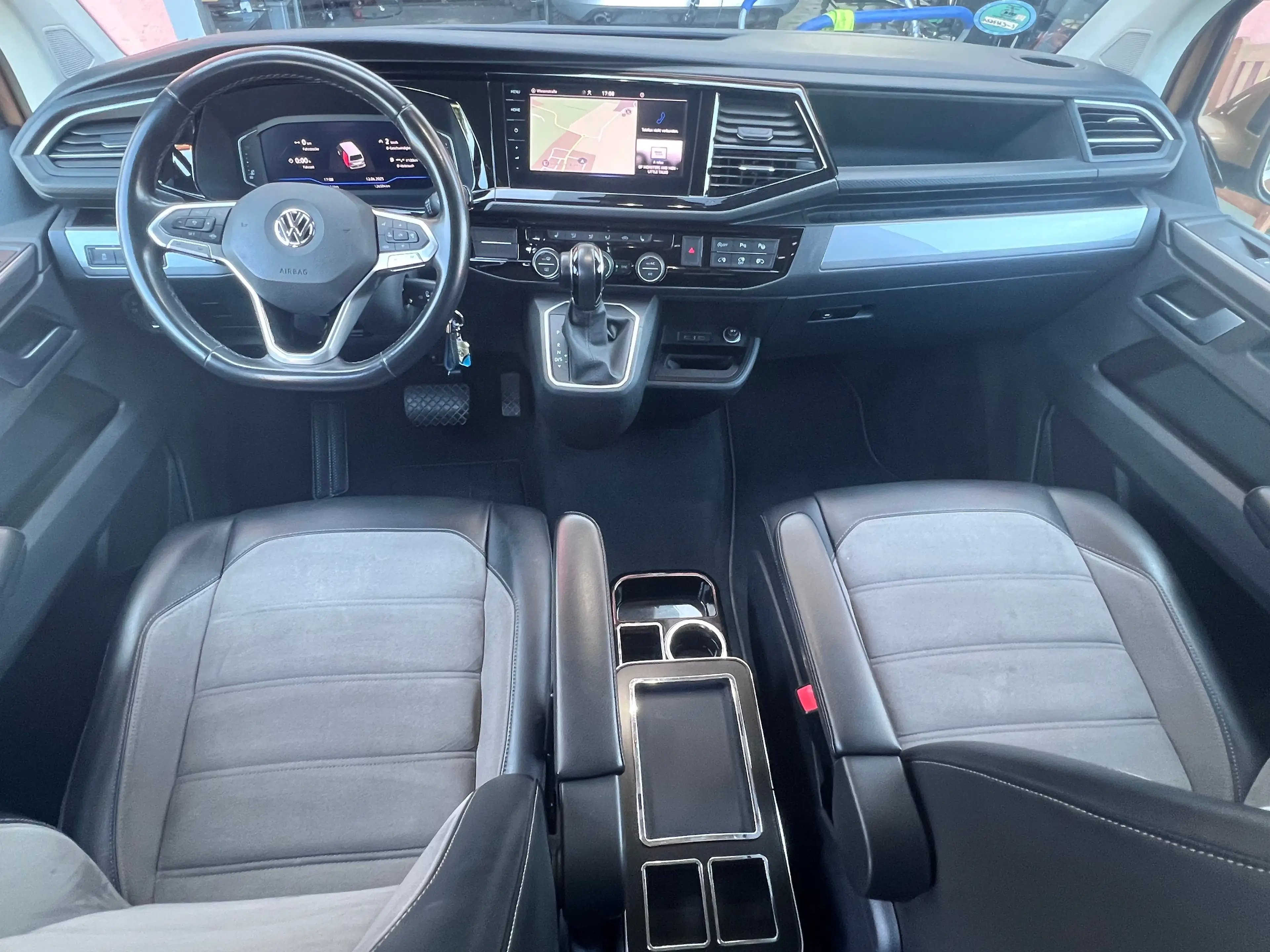 Volkswagen T6.1 Multivan Multivan Highline 4MOTION — photo 13