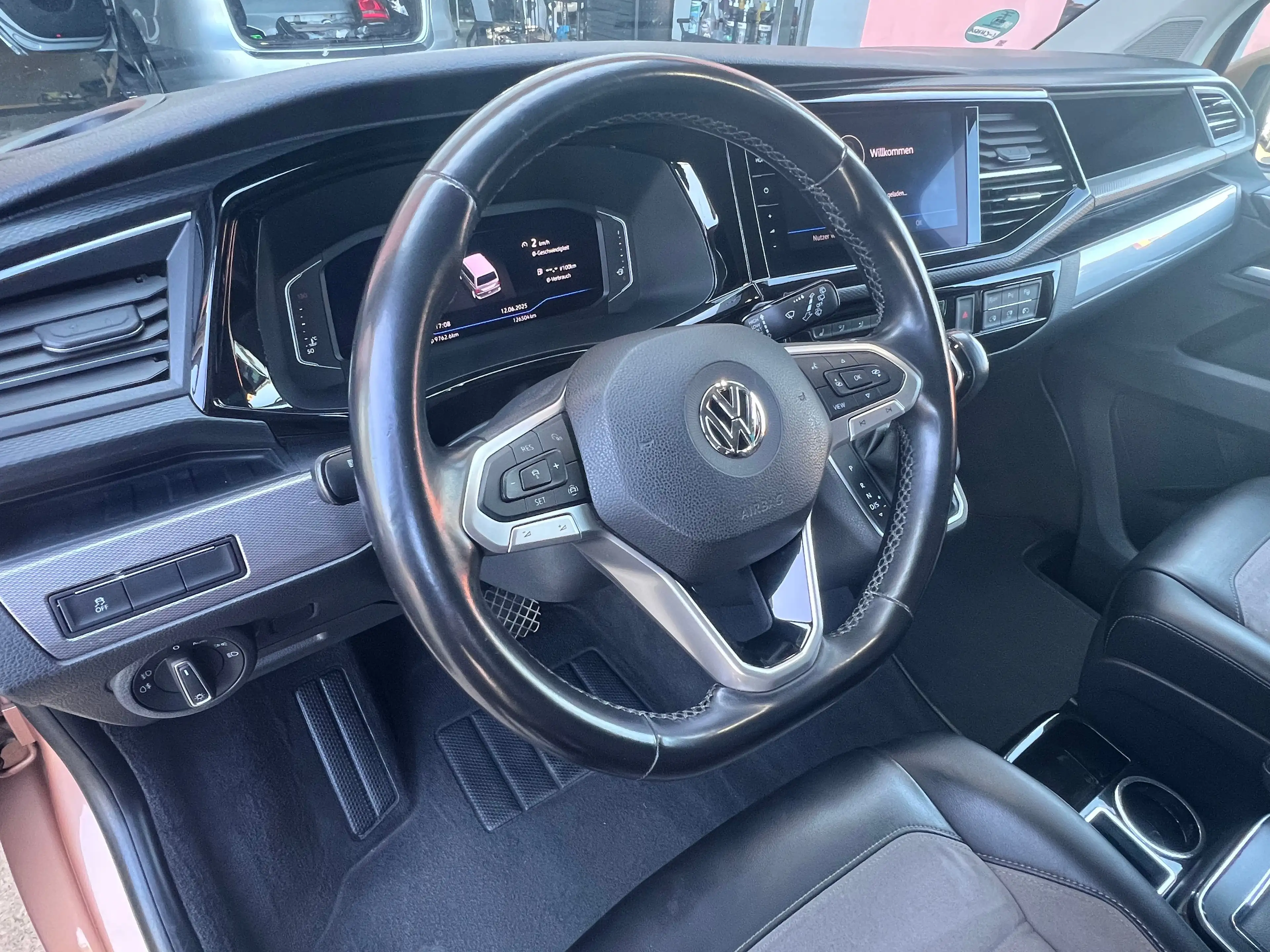 Volkswagen T6.1 Multivan Multivan Highline 4MOTION — photo 14