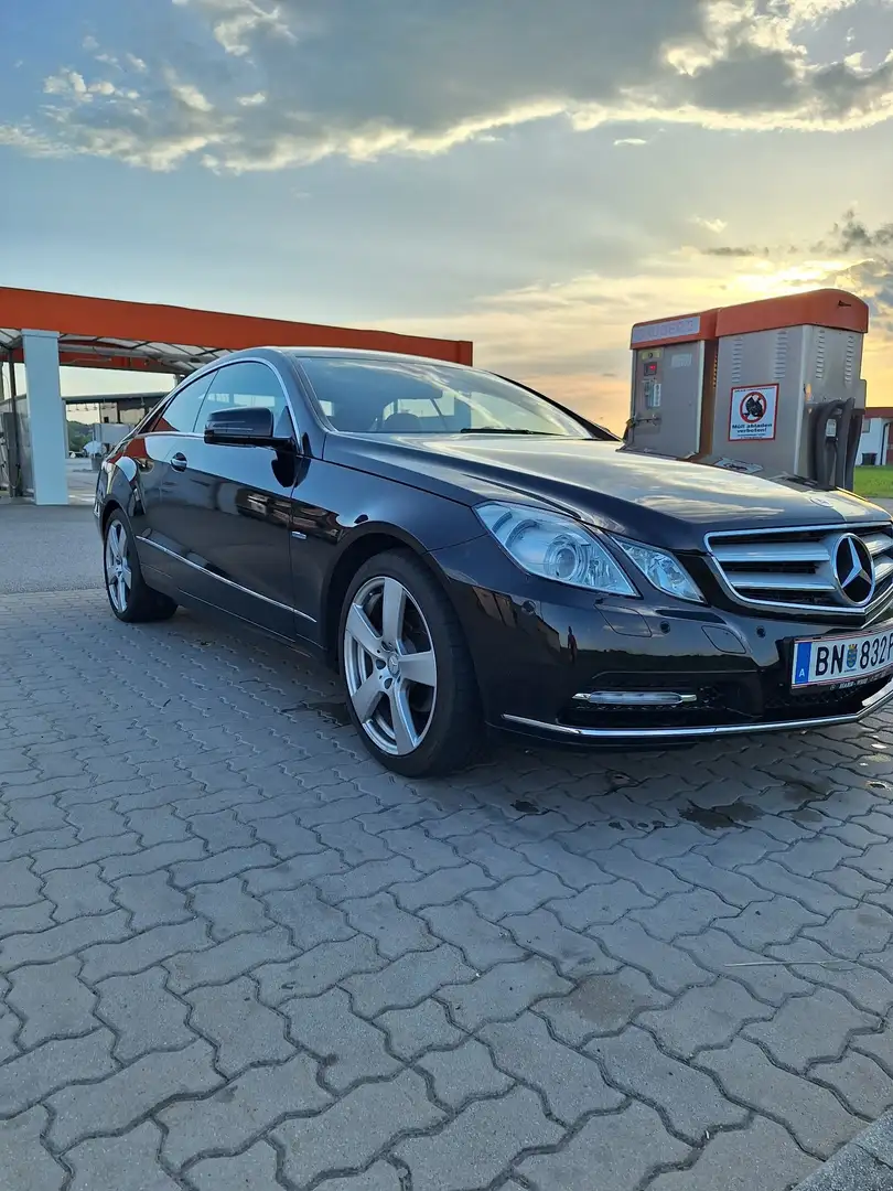 Mercedes-Benz E 200 CGI BlueEfficiency Aut. Schwarz - 2