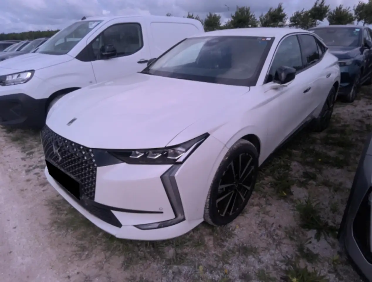 DS Automobiles N°4