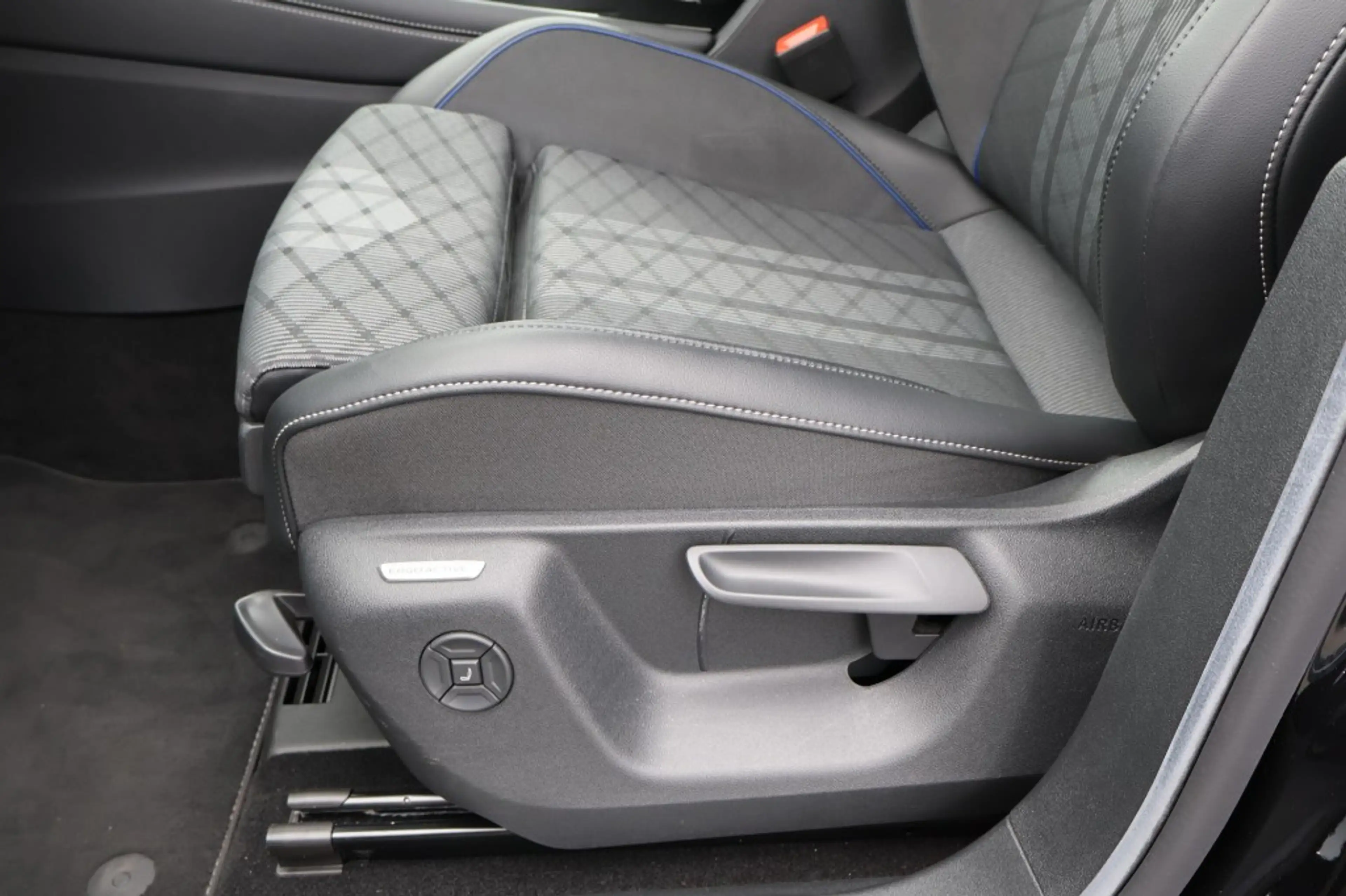 Volkswagen Tiguan 1.5 eTSI DSG R-Line Black st 150pk /Panodak/ 360gr — photo 30