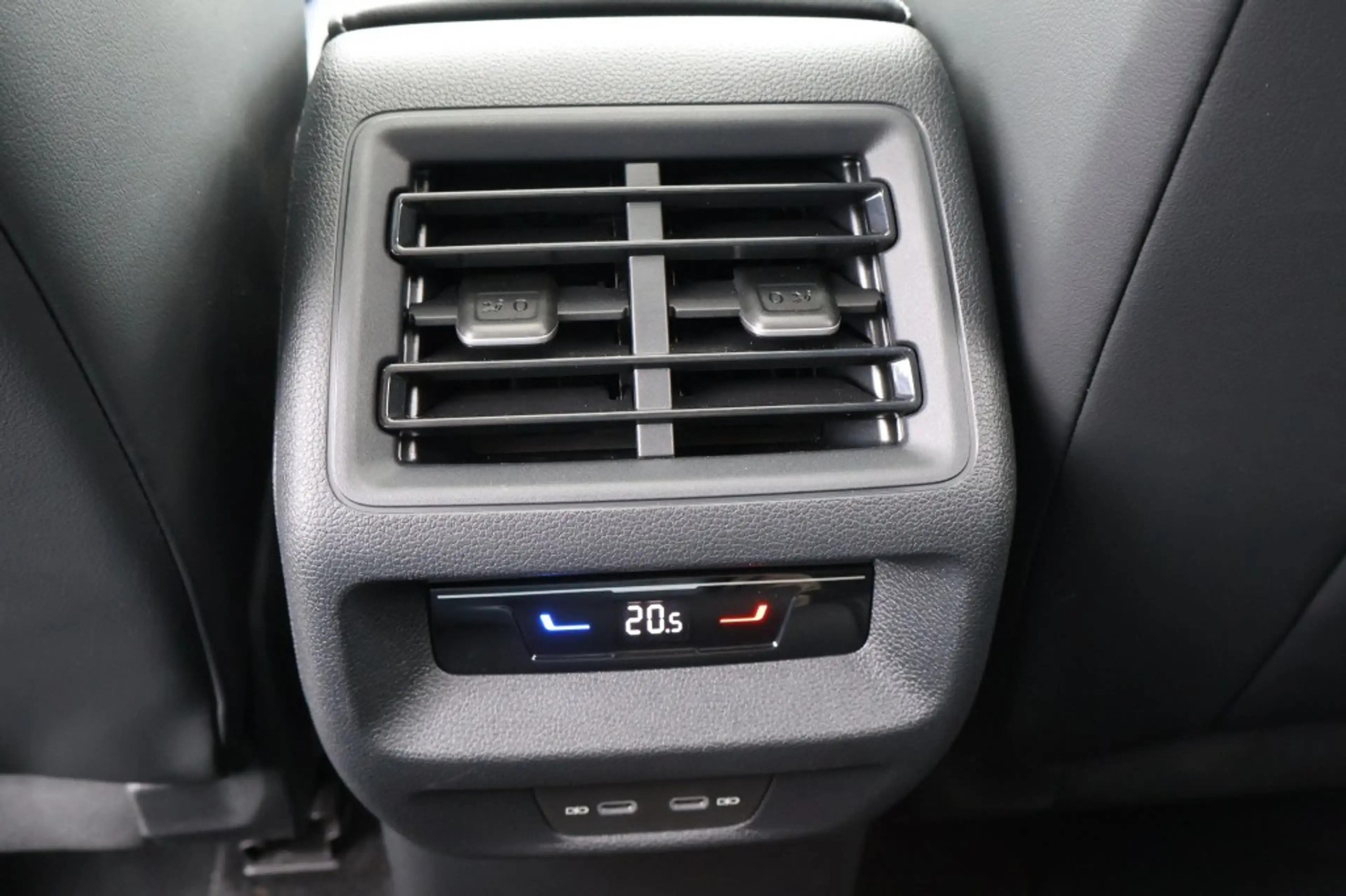 Volkswagen Tiguan 1.5 eTSI DSG R-Line Black st 150pk /Panodak/ 360gr — photo 33