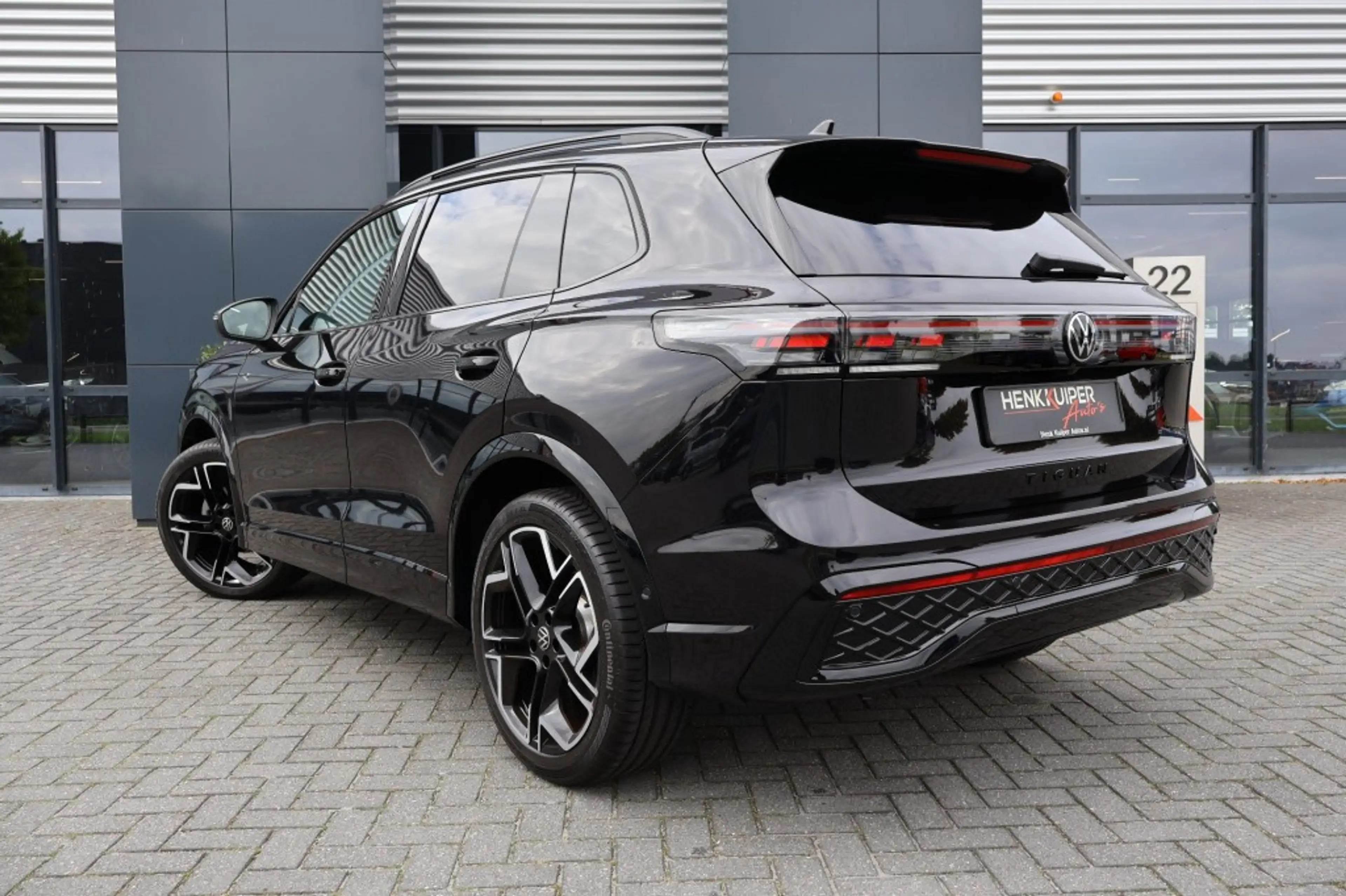 Volkswagen Tiguan 1.5 eTSI DSG R-Line Black st 150pk /Panodak/ 360gr — photo 2