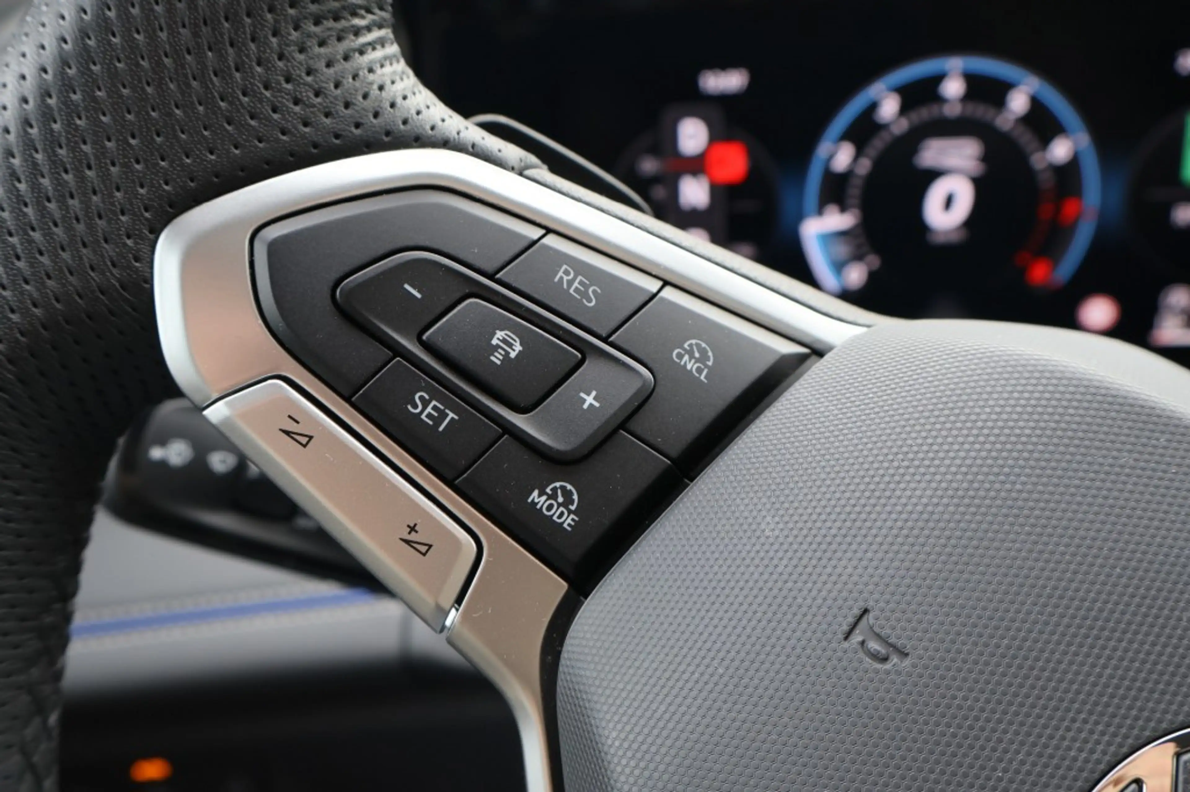 Volkswagen Tiguan 1.5 eTSI DSG R-Line Black st 150pk /Panodak/ 360gr — photo 49