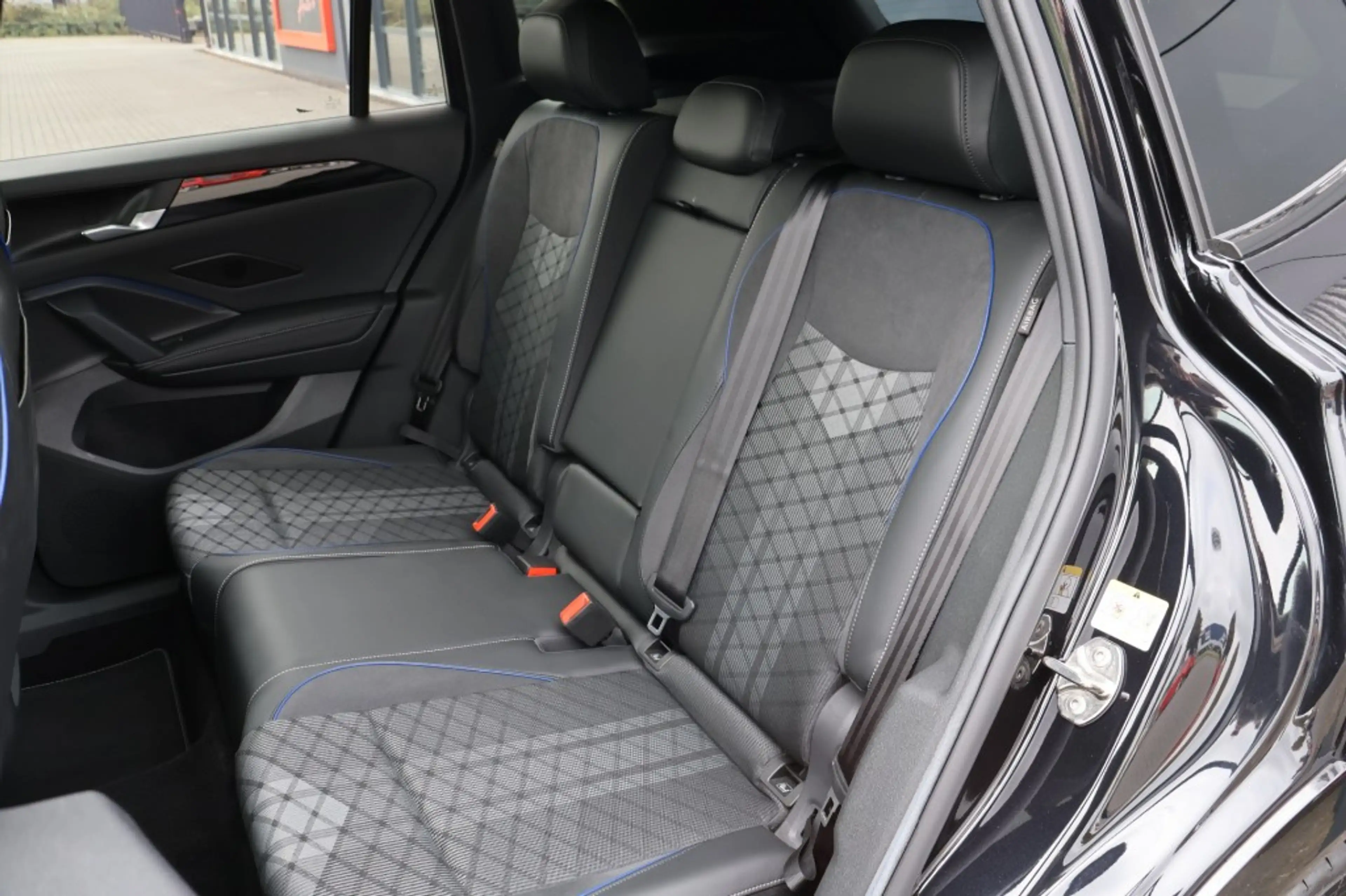 Volkswagen Tiguan 1.5 eTSI DSG R-Line Black st 150pk /Panodak/ 360gr — photo 32