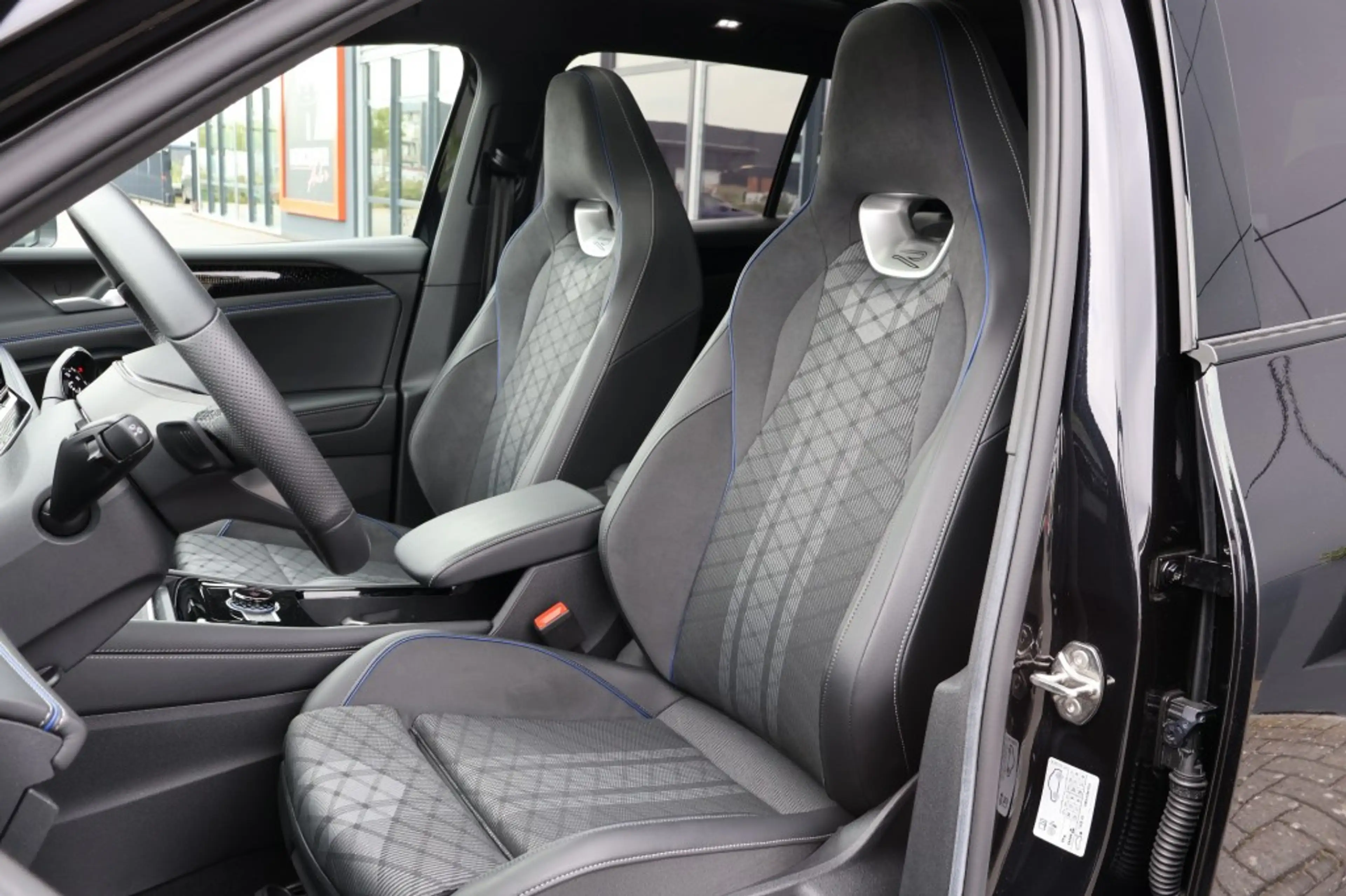 Volkswagen Tiguan 1.5 eTSI DSG R-Line Black st 150pk /Panodak/ 360gr — photo 4