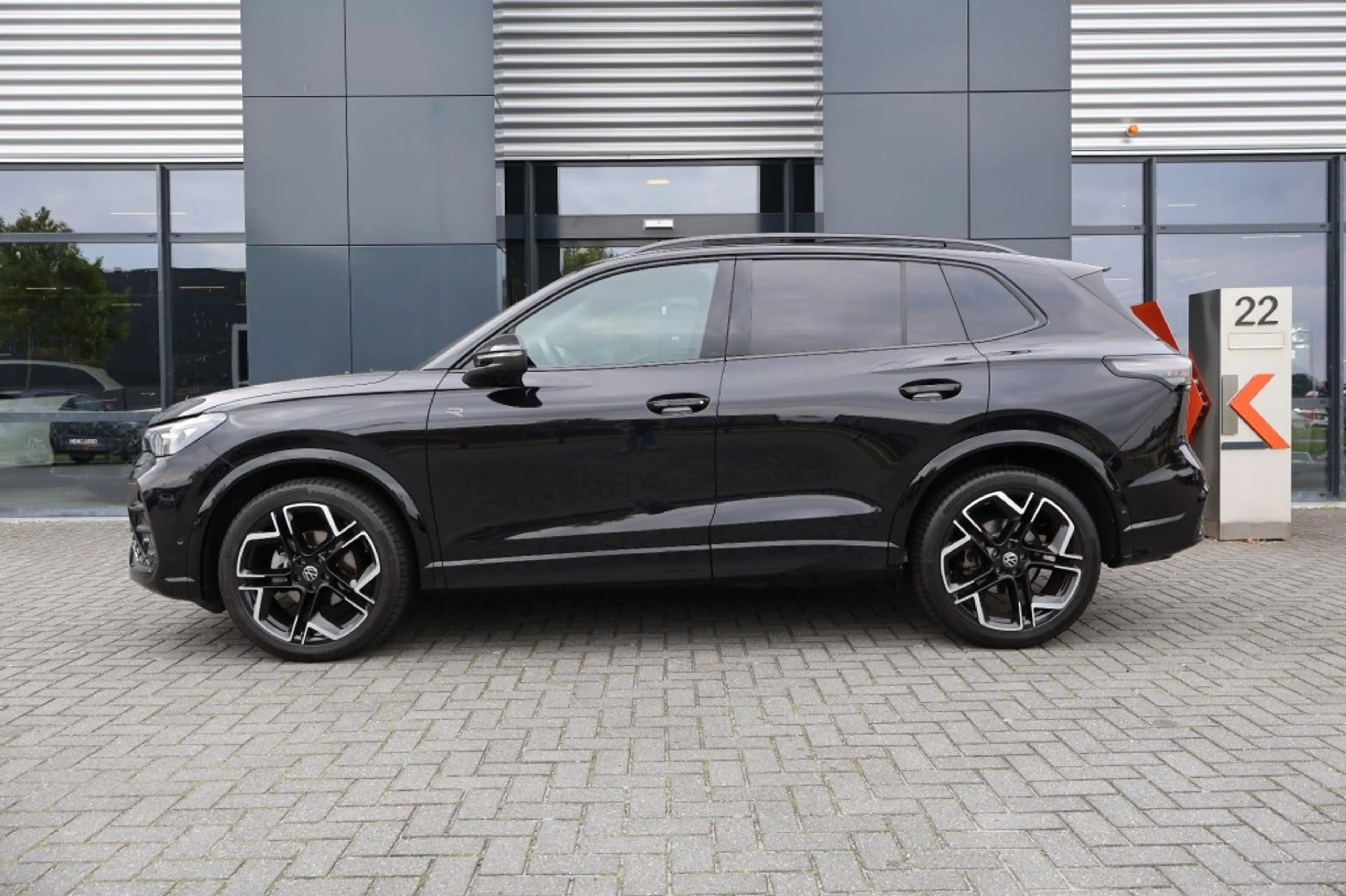 Volkswagen Tiguan 1.5 eTSI DSG R-Line Black st 150pk /Panodak/ 360gr — photo 5
