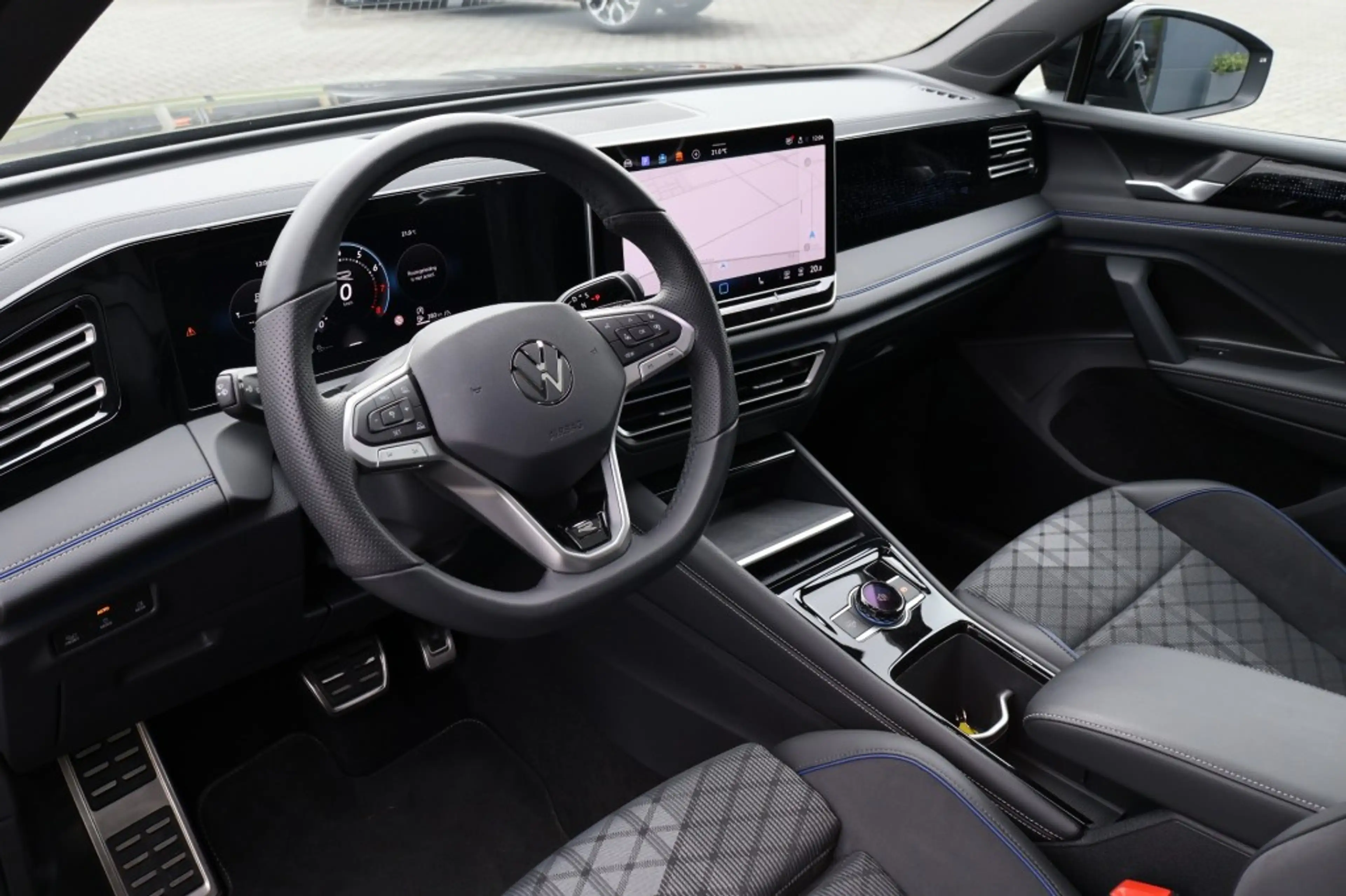Volkswagen Tiguan 1.5 eTSI DSG R-Line Black st 150pk /Panodak/ 360gr — photo 28