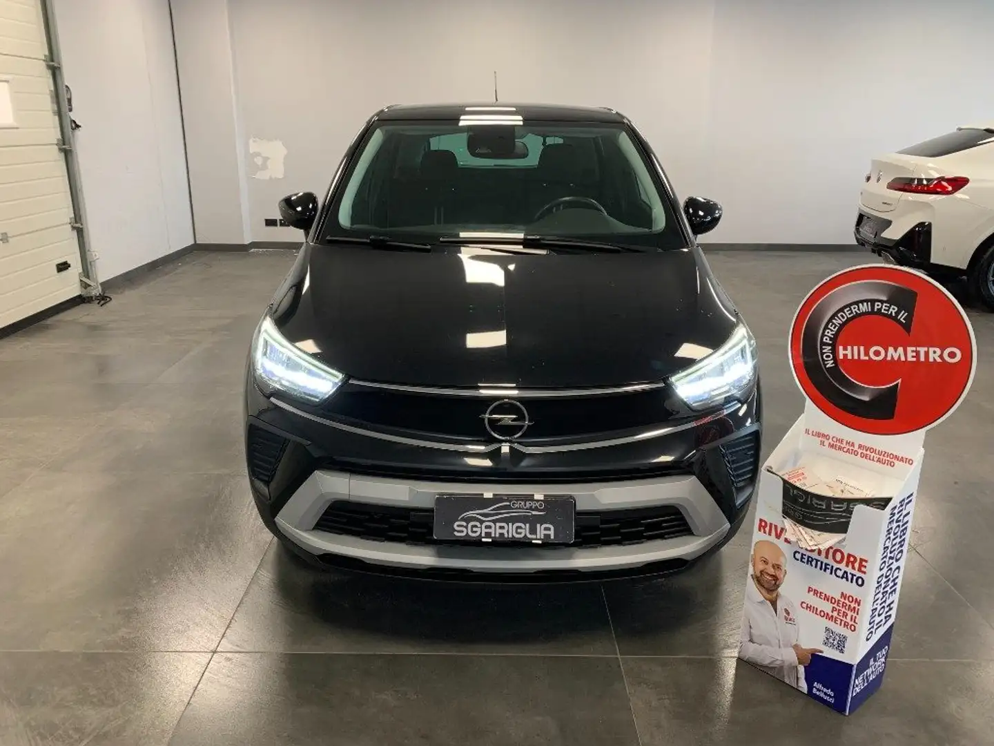 Opel Crossland 1.2 Benzina Automatico Elegance Pack Schwarz - 2