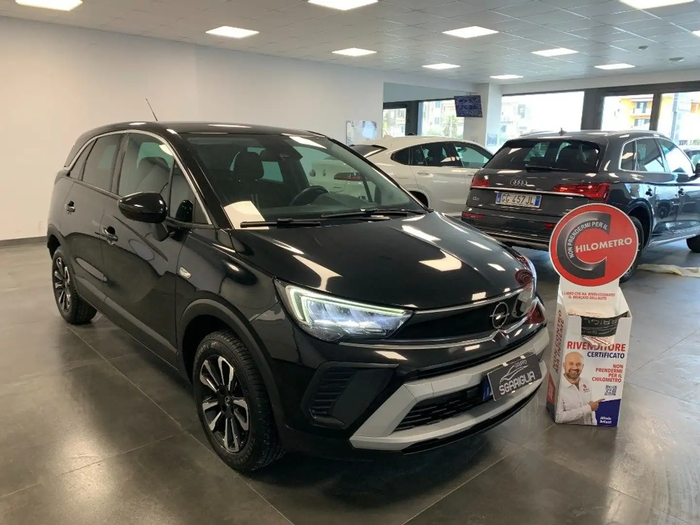 Opel Crossland 1.2 Benzina Automatico Elegance Pack Schwarz - 1