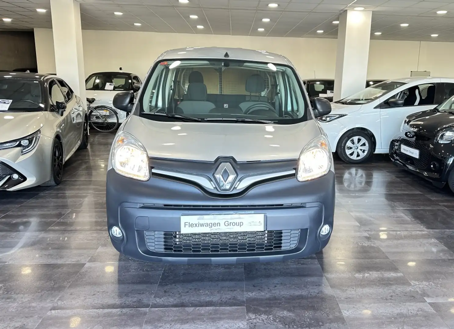 Renault Kangoo Combi 1.5dCi Blue Profesional 85kW Plateado - 2