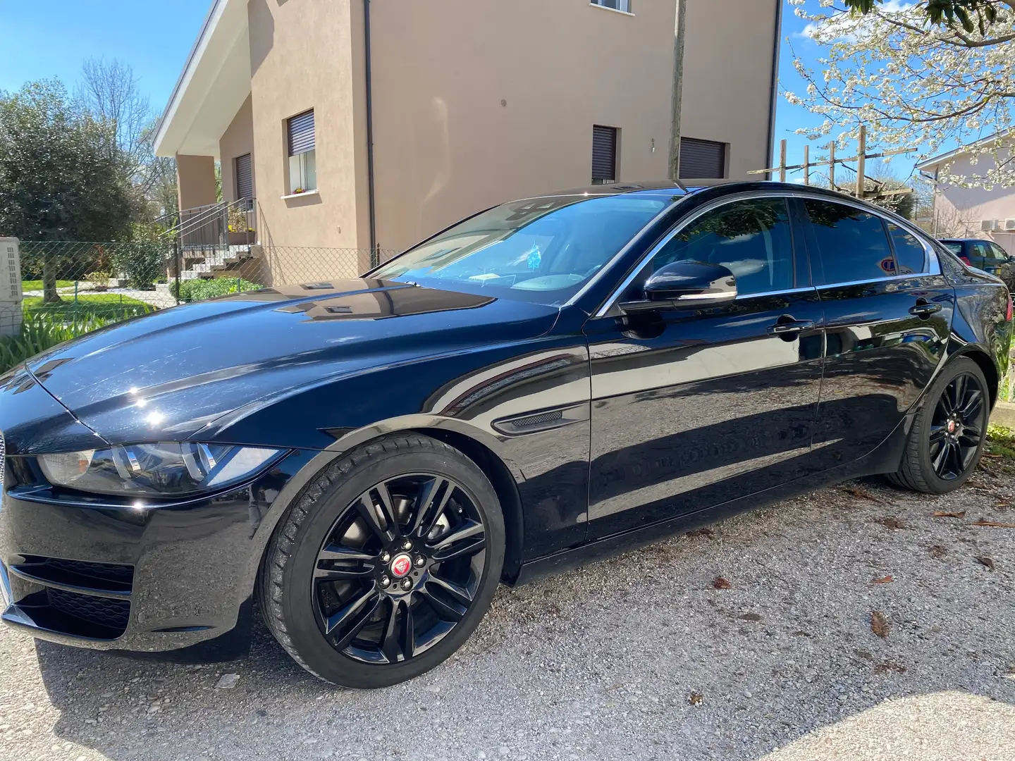 Jaguar XE XE 2.0d i4 Prestige 180cv auto my19 Nero - 2