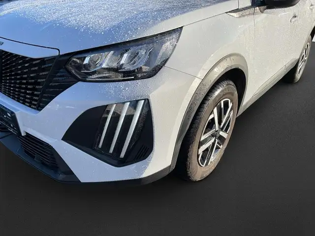 Peugeot 2008 view 9