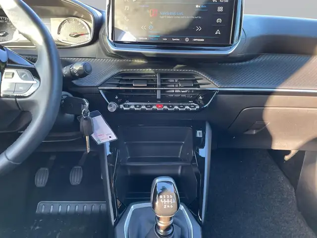 Peugeot 2008 view 12