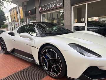 3.0 V6 630cv rwd auto