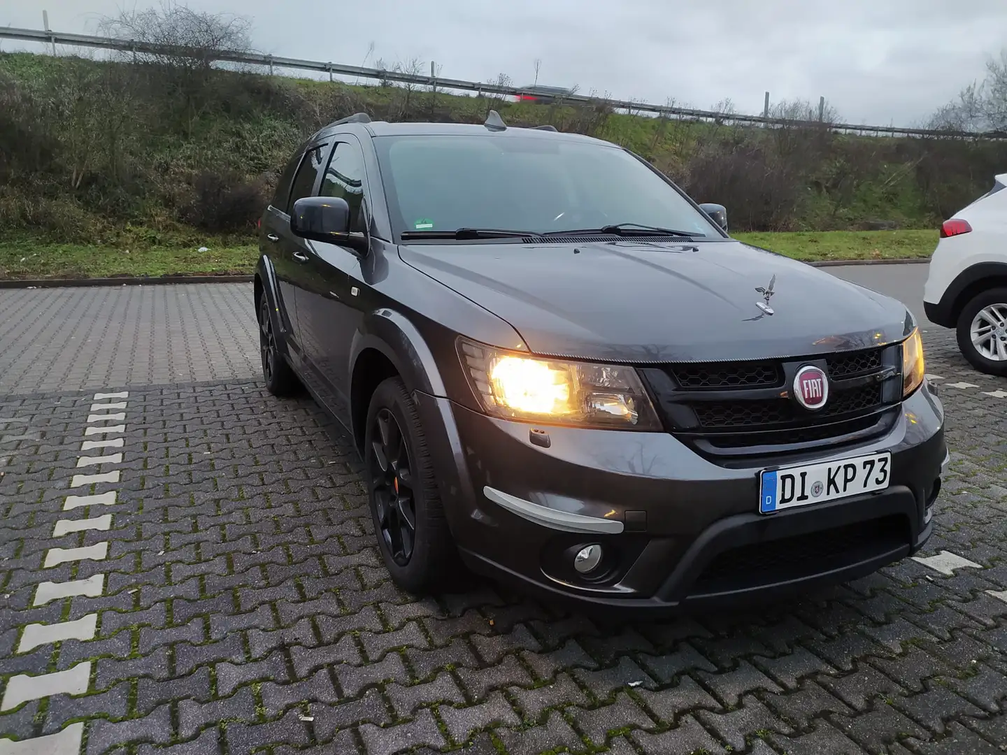 Fiat Freemont Freemont 2.0 Multijet 16V DPF Automatik Allrad My Freemont Grau - 1