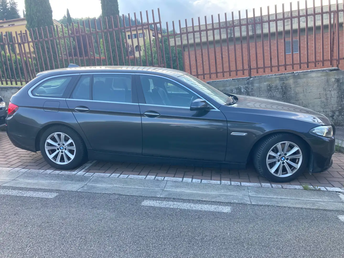 BMW 525 BMW 525d Touring xdrive Fekete - 1