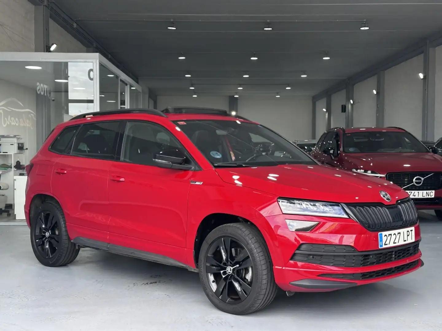 Skoda Karoq 2.0TDI AdBlue Sportline 4x4 DSG 110kW Rojo - 2