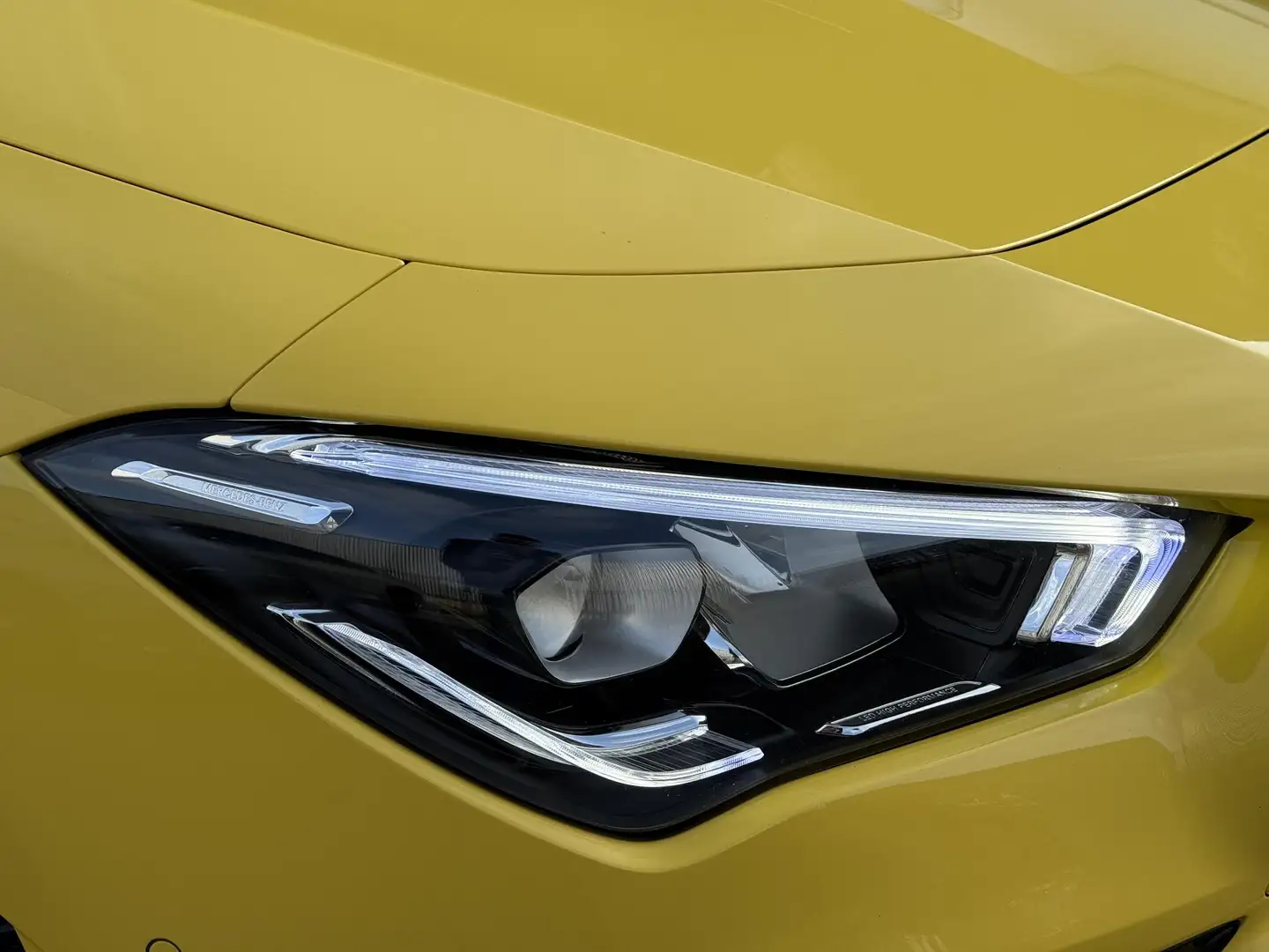 Mercedes-Benz CLA 220 AMG-Line | Panoramadak | Sfeerverlichting | 19 Inc Žlutá - 2