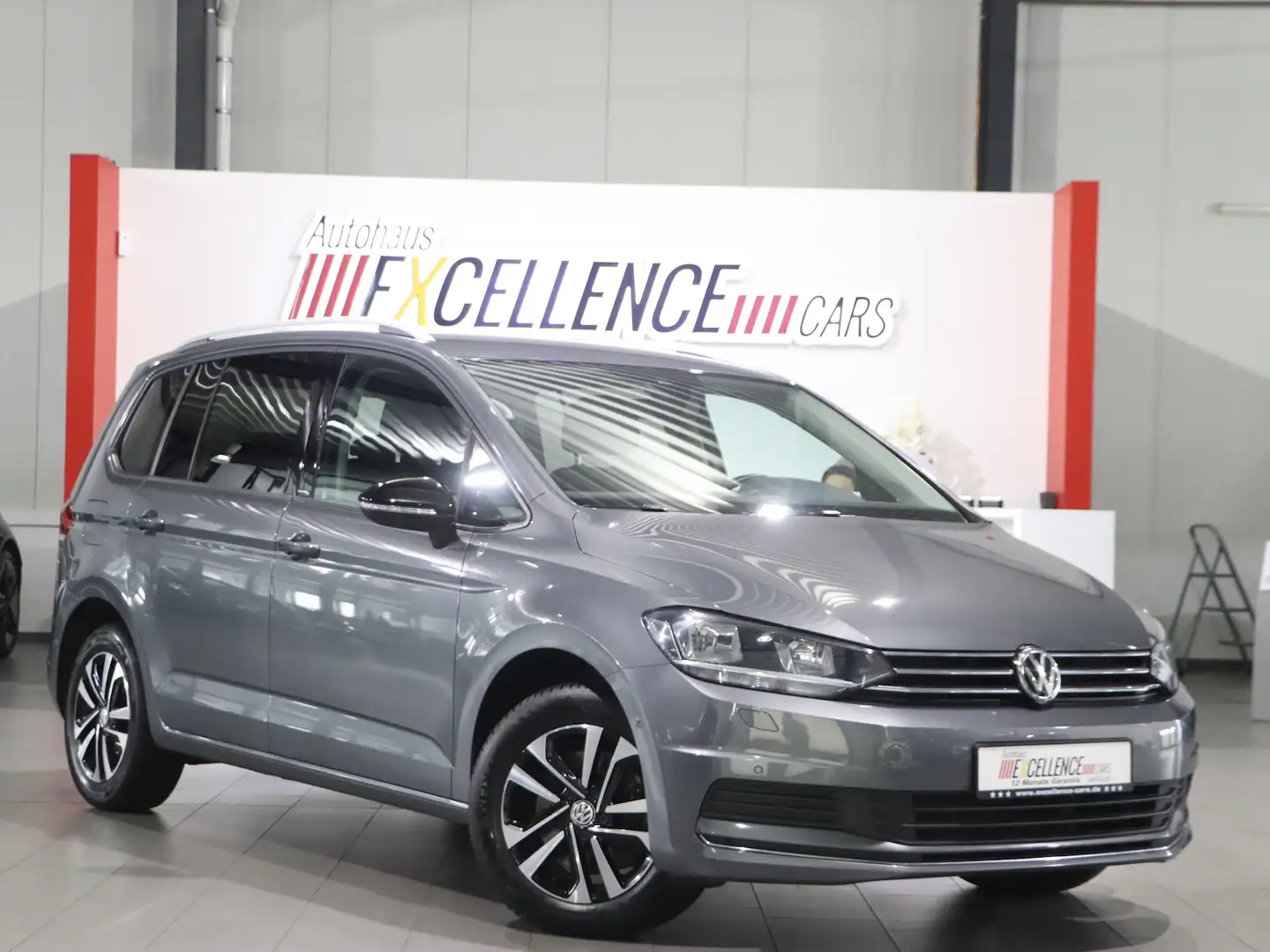 Volkswagen Touran 1.5 TSI DSG IQ.DRIVE / 7-SITZER / NAVI-DM Grijs - 1