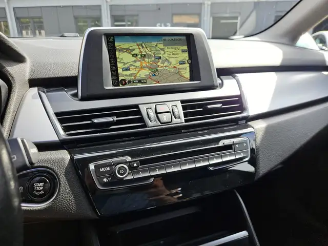 BMW 2 Series view 13