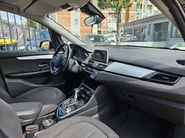 BMW 2 Series view 9