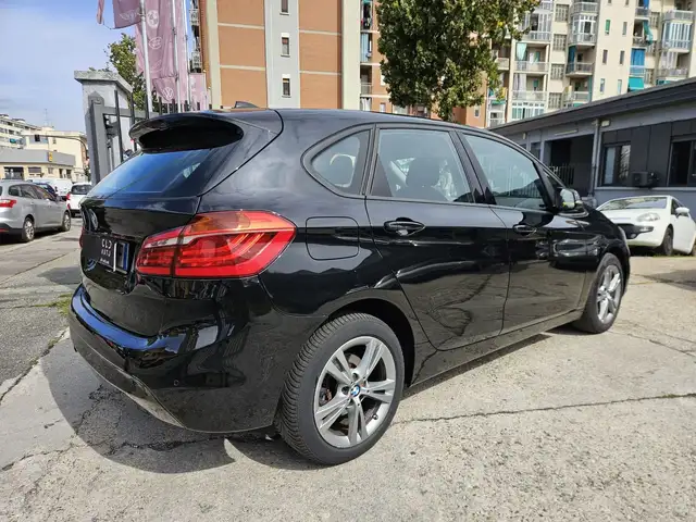 BMW 2 Series view 4