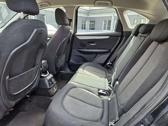 BMW 2 Series view 11